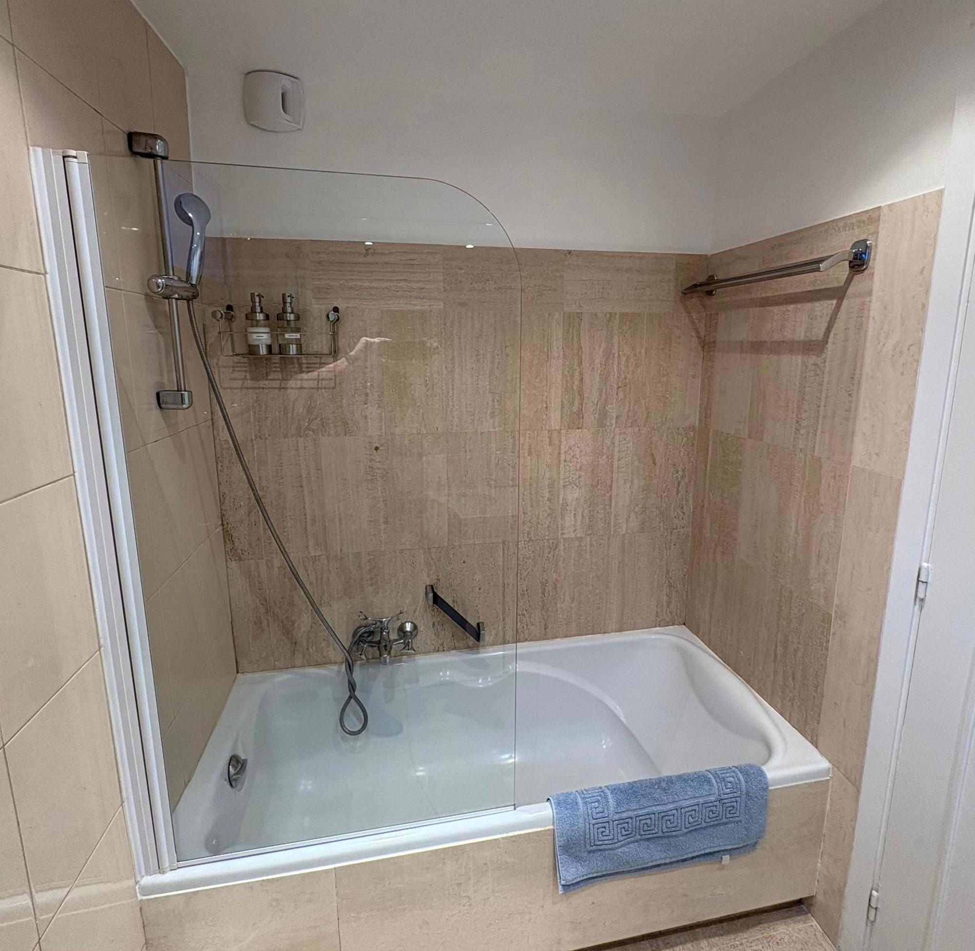 Apartment Vue & Front De Mer, Piscines, 55m2 2pieces *